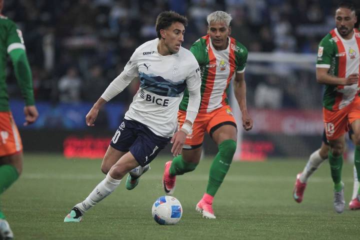 VIDEOS. La UC se hace fuerte en el Claro Arena: lo da vuelta ante Cobresal y estira su positiva racha en el Campeonato Nacional