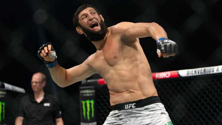 Chimaev dethrones Du Plessis for middleweight title at UFC 319