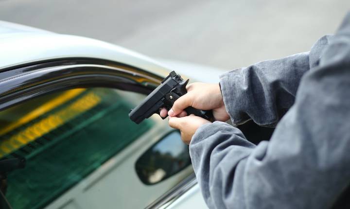 Conductora resulta ilesa en un “carjacking” en Guánica