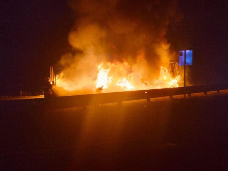 Se incendia un tráiler en la autopista Arco Norte, en Hidalgo