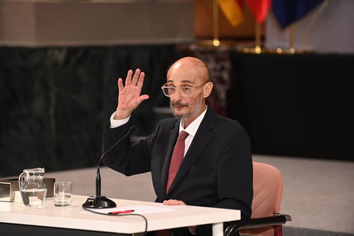 El Gobierno de Aragón lleva a la Fiscalía al actor catalán Toni Albà por celebrar en 'X' la muerte de Lambán