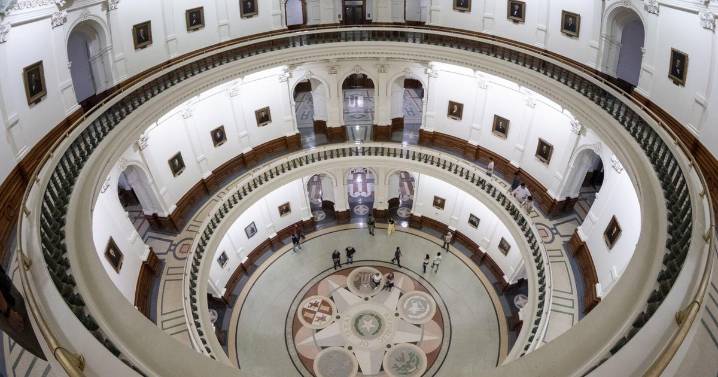 Texas Gov. Abbott vows to approve GOP-leaning congressional voting map