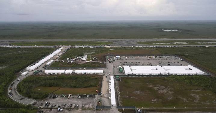 Jueza: Florida debe detener la expansión del centro de inmigración "Alcatraz de los caimanes"