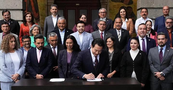 Mario Delgado anuncia descarga en línea de certificados de bachillerato desde 2017