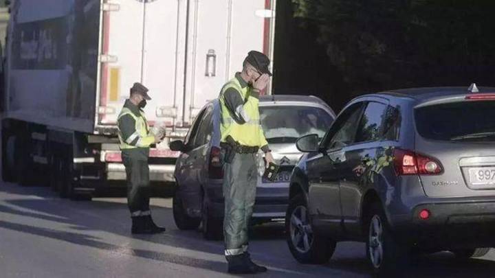 Accidente en la "Y" en hora punta: vuelca una furgoneta y genera retenciones a la altura de Parque Principado