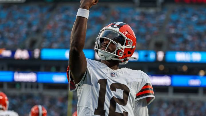 Kevin Stefanski isn't "diving into" the quarterback competition, after Shedeur Sanders's debut