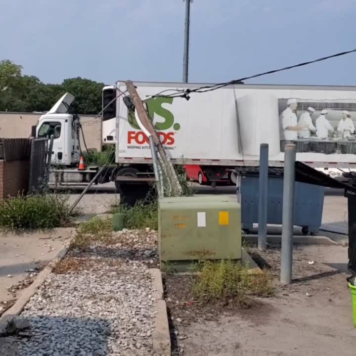 Semi gets snagged on communication line, pulling down Lincoln power pole