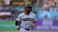 Padres igualan la serie en extra innings