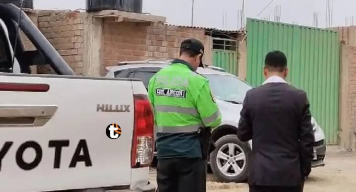 ¡Sangre en Ancón ! Sicarios acribillan a ‘Rey de los huevos’ cuando salía de su casa Comerciante recibió múltiples disparos dentro de su vehículo, en el sector Variante. Policía no descarta ajuste de 
