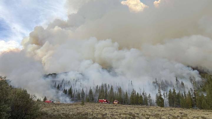 Week Of Cool, Wet Weather Expected To Park Over Uncontained Wyoming Wildfires