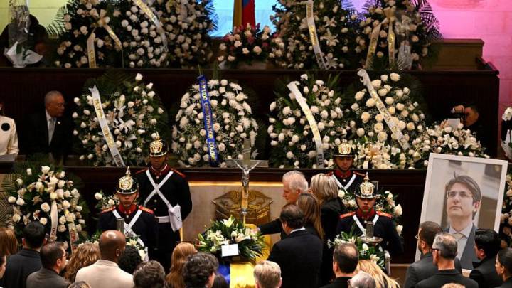 Con una misa solemne y todos los honores, Colombia dice adiós a Miguel Uribe Turbay