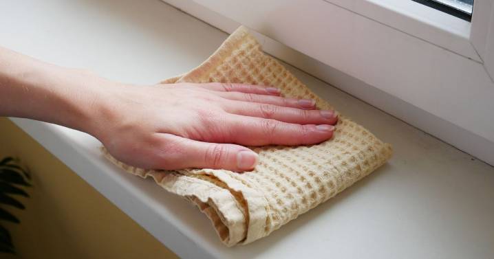 Dust won't cling to skirting boards or windowsills if you use 1 'magic' item to clean