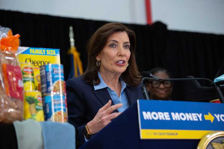 Hochul Rallies Democrats Behind Redistricting Gambit