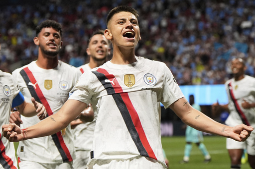 Claudio Echeverri se va al Bayer Leverkusen, cedido por Man City, para cubrir baja de Wirtz