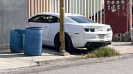 Reportan auto con manchas de sangre e impactos de bala en Valle Verde