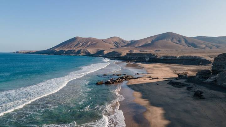 Muere hombre tras comer un pollo a medio cocer: celebraba su cumpleaños en un restaurante de cuatro estrellas de Fuerteventura