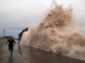 Medio millón de evacuados y vuelos suspendidos: así se prepara Vietnam ante el tifón Kajiki, que también afectará a China