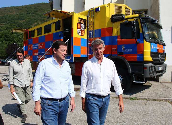 Mañueco, desbordado por los incendios, pide a Sánchez una «respuesta excepcional» del Gobierno