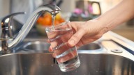 Estas son las tres bebidas que hidratan más que el agua y que puedes tomar en plena ola de calor, según un grupo de investigadores