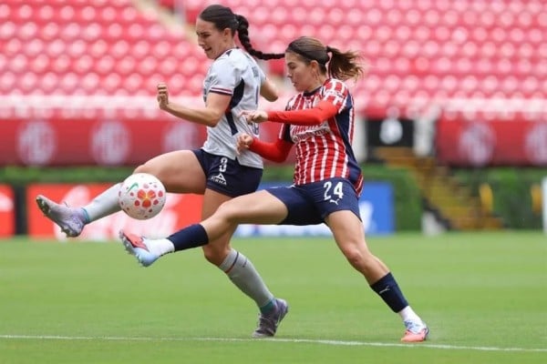 Rescata Licha Cervantes empate para Chivas Femenil