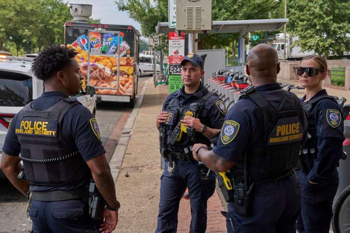 Represión federal de Trump se extiende por barrios de D.C. mientras más Guardias Nacionales llegan de otros estados
