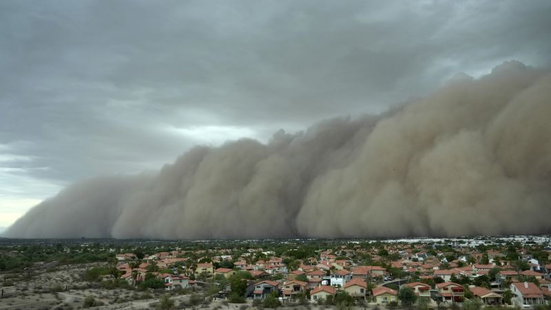 Massive dust storm slams Phoenix, causing damage and delays at the airport and knocking out power