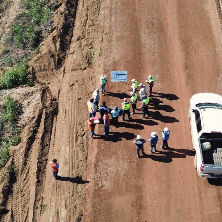 Supervisión de obra en el eje carretero Bavispe