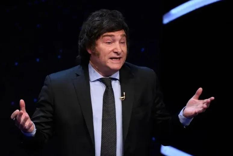 Milei acusó el efecto recesivo de las supertasas: ¿Se viene otro préstamo para poder bajarlas?