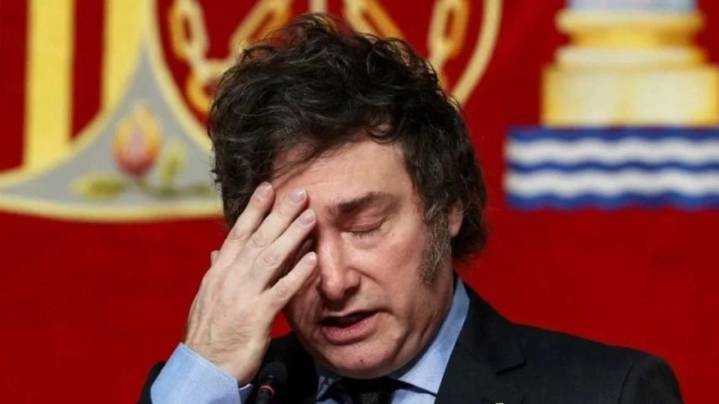 Renuncian tres profesores del Instituto Mises por un polémico premio a Javier Milei: “Es de mal gusto”