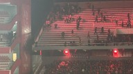 Grave: el momento en que la barra de Independiente ingresó a la tribuna visitante a atacar a los chilenos