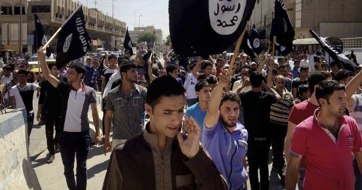 Iraq excavating mass grave left by Islamic State