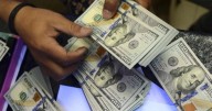 El dólar se acercó a su máximo histórico en medio de una jornada financiera adversa