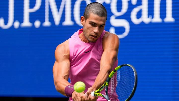 Alcaraz venció a Darderi, preocupó con una molestia física pero avanzó a la segunda semana del US Open