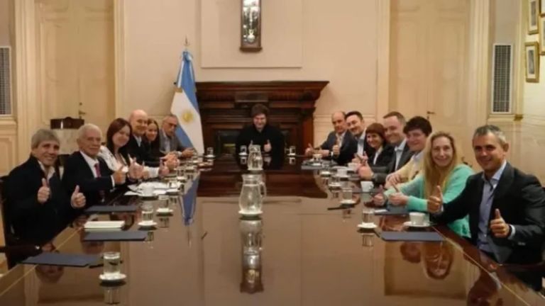 Milei encabeza una reunión de Gabinete en la previa al cierre de listas