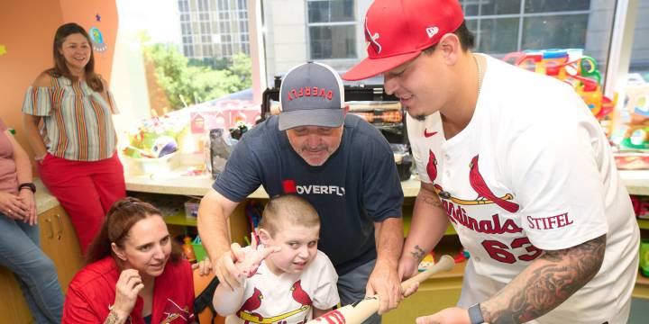 Yohel Pozo makes special visit to Mercy Hospital