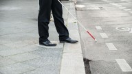 Cándido, persona con sordoceguera: "Me da mucho miedo pasear con las obras de Cáceres. Nosotros también vivimos aquí"