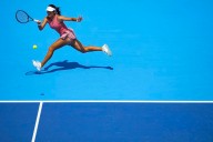 Tennis-Sabalenka survives three-set battle against Raducanu in Cincinnati