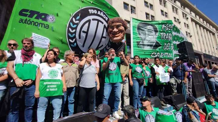 ATE convocó a un paro nacional con movilización al Congreso contra los decretos de Milei