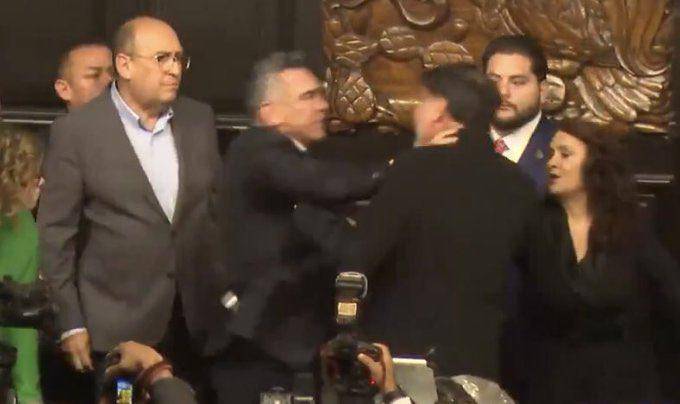 Fernández Noroña denunciará a priistas y pedirá el desafuero de Alejandro Moreno tras pelea en el Senado