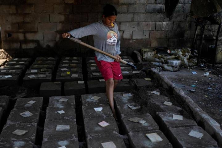 Migrants returning to Venezuela face debt and harsh living conditions