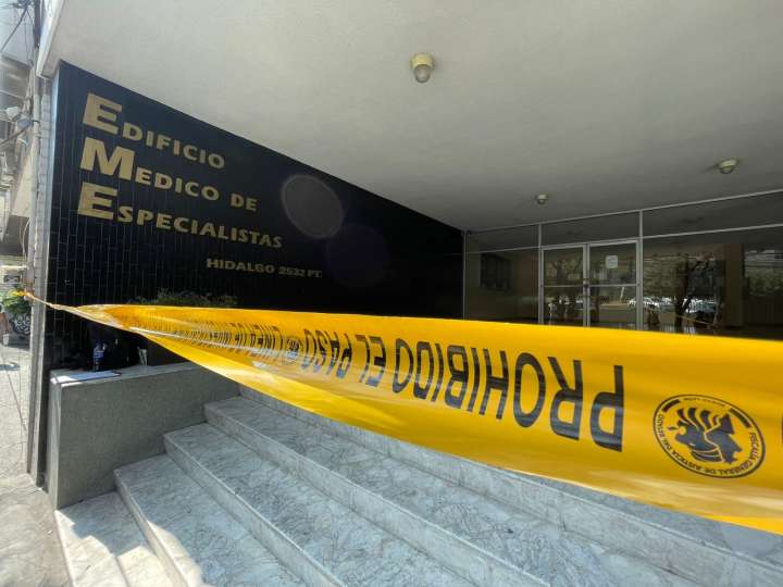 Alista Fiscalía cateo en clínica donde murió joven
