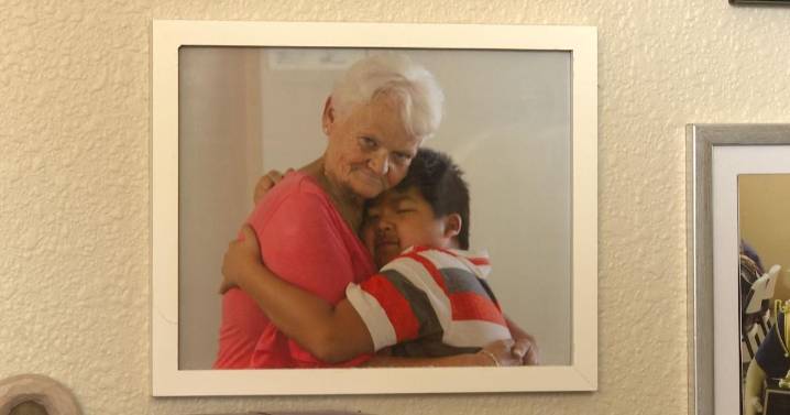 Mid-Missouri foster grandparents program discontinued