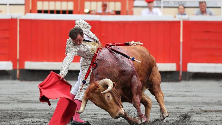 Damián Castaño, con una oreja, contribuye a una injustificada exaltación torista en Bilbao
