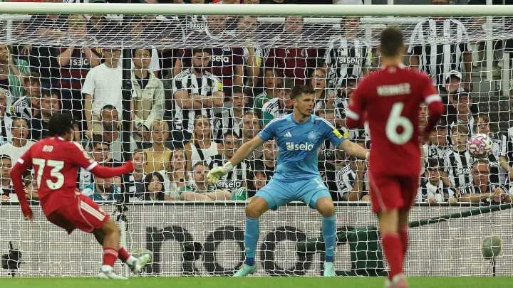 Liverpool Sufre para Vencer al Newcastle, con un Gol de Último Minuto, en la Premier League 2025