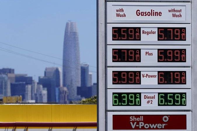 California energy regulators pause efforts to penalize oil companies for high profits