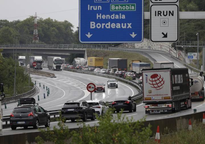 La AP-8 registra ocho kilómetros de retenciones a la altura de Irun en sentido Baiona