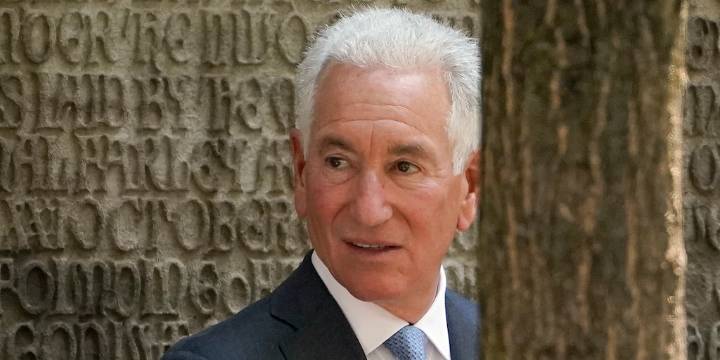 Francia llamó a consultas al embajador de EEUU tras denunciar falta de acciones del Gobierno contra el antisemitismo