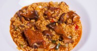 Guiso de arroz con costillas: la receta española fácil y rápida que encantará a toda la familia