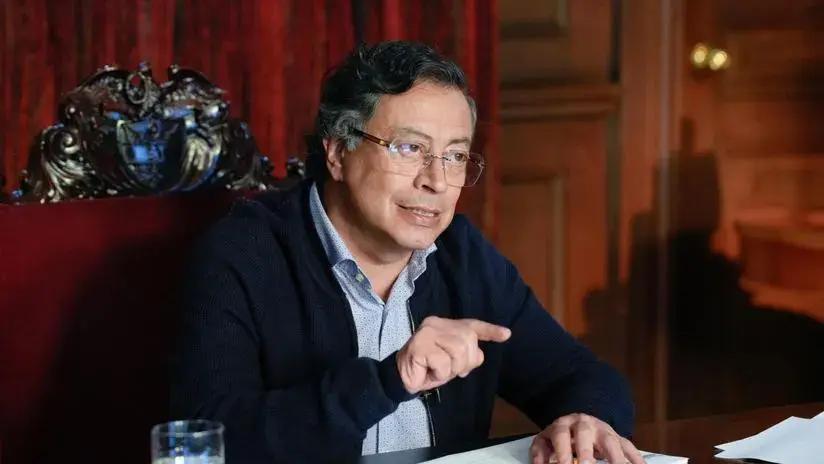 Gustavo Petro calificó como "ilegal" y "secuestro" la detención de dos ciudadanos colombianos en Santa Rosa de Loreto