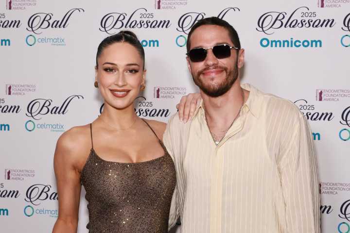 Elsie Hewitt Posts Coupled-Up Baby Bump Pic With Pete Davidson
